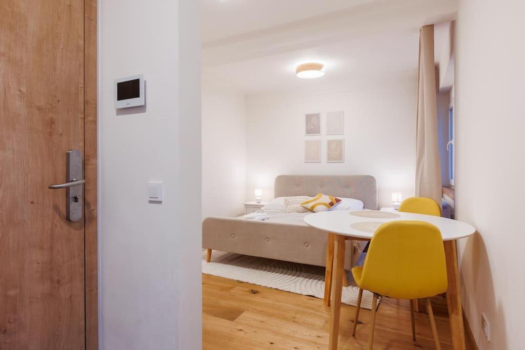 1 Bedroom Apartment With Terrace And Free Parking Near Metro Prag Exterior foto
