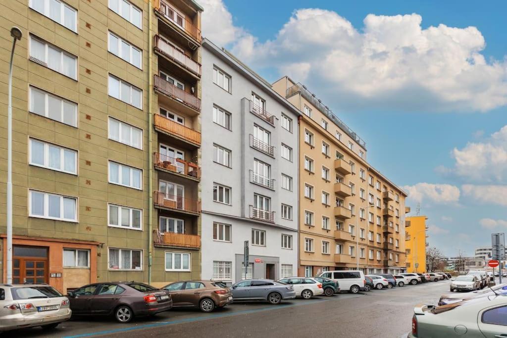 1 Bedroom Apartment With Terrace And Free Parking Near Metro Prag Exterior foto